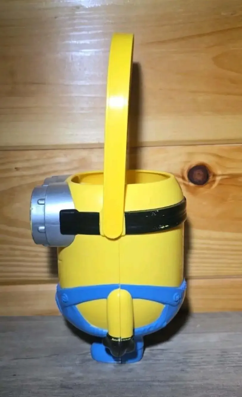 DESPICABLE ME MINIONS PLASTIC BUCKET STORAGE EASTER BASKET OR HALLOWEEN